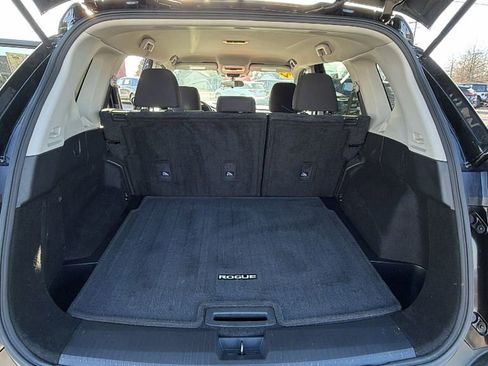Used 2023 Nissan Rogue S image 10