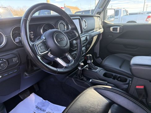 Used 2023 Jeep Wrangler Sahara w/ Cold Weather Group image 17