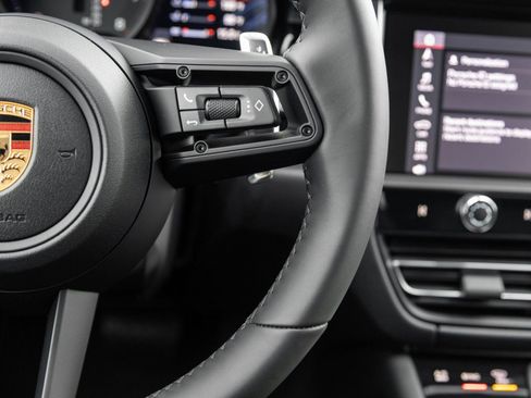 Certified 2026 Porsche Macan image 16