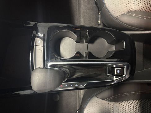 Used 2025 Chevrolet Trax LT image 39