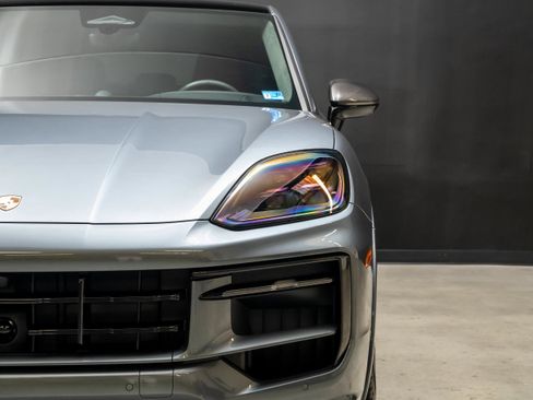 Certified 2026 Porsche Cayenne GTS AWD/4WD image 10