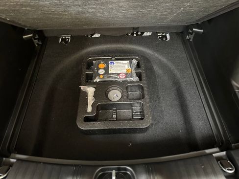 Certified 2024 Jeep Compass Limited AWD/4WD image 38