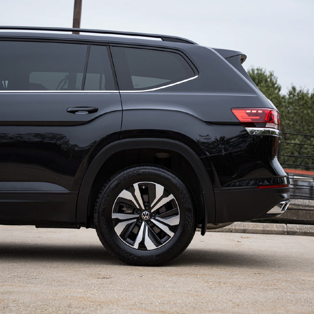 Used 2025 Volkswagen Atlas SE FWD image 7