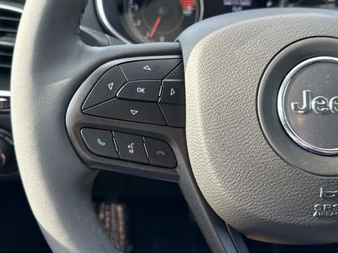 Used 2022 Jeep Cherokee Trailhawk w/ Comfort/Convenience Group image 8