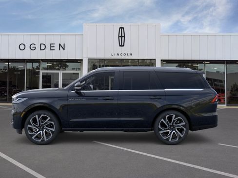 New 2026 Lincoln Navigator Black Label AWD/4WD image 3