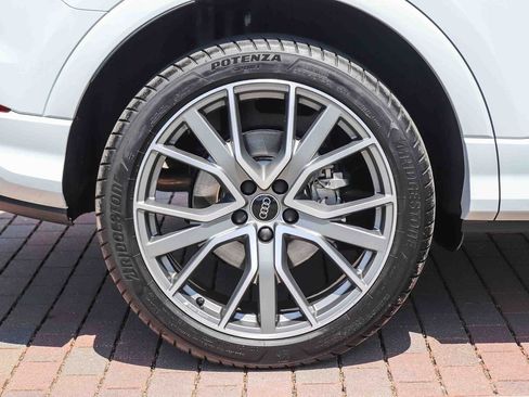 Certified 2025 Audi Q3 2.0T Premium Plus w/ Premium Plus Package AWD/4WD image 10
