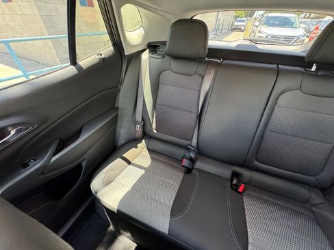 Used 2025 Chevrolet Trax LT FWD image 34