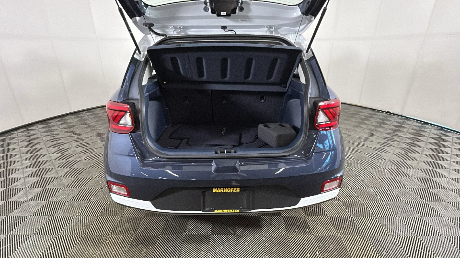 Used 2023 Hyundai Venue Limited FWD image 32