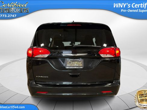 Used 2023 Chrysler Voyager LX FWD image 7