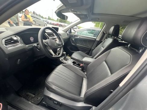 Used 2022 Volkswagen Tiguan SE FWD image 17