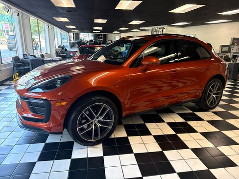 Used 2022 Porsche Macan Base image 1