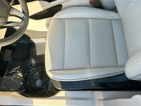 Used 2023 Buick Envision Essence image 18