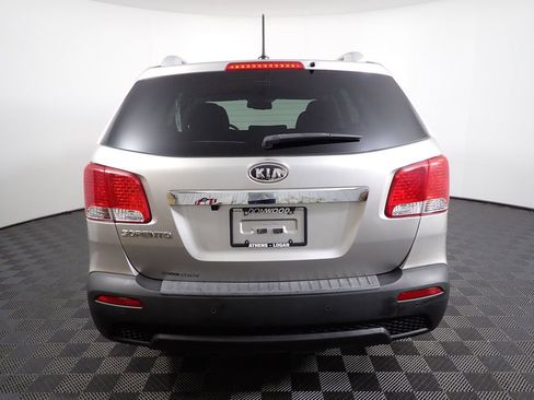 Used 2012 Kia Sorento LX w/ Convenience Pkg FWD image 12