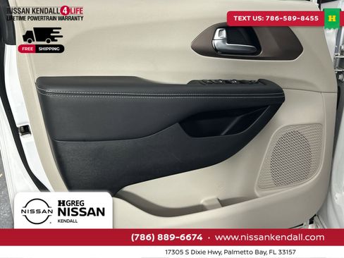 Used 2023 Chrysler Voyager LX image 33