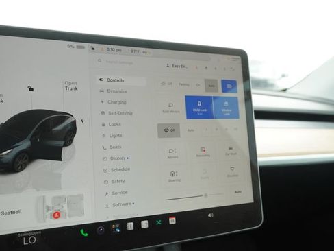 Used 2024 Tesla Model Y Long Range AWD/4WD image 30