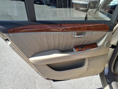 Used 2006 Lexus LS 430 RWD image 10