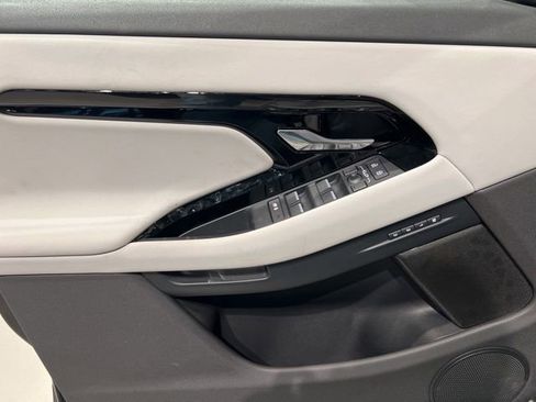 Used 2025 Land Rover Range Rover Evoque S image 20