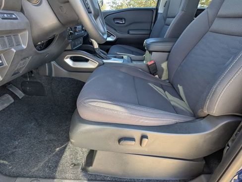 Used 2022 Nissan Frontier SV w/ Technology Package image 12