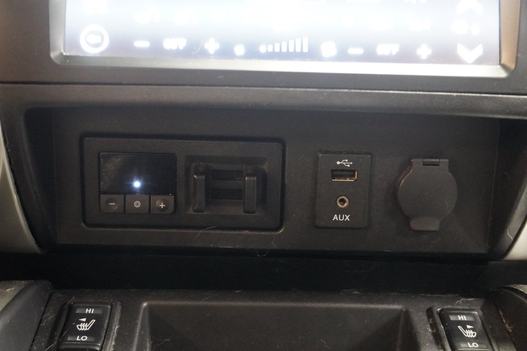 Used 2018 Nissan Titan SV w/ SV Convenience Package AWD/4WD image 8