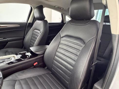 Used 2016 Ford Fusion SE w/ Equipment Group 202A image 22