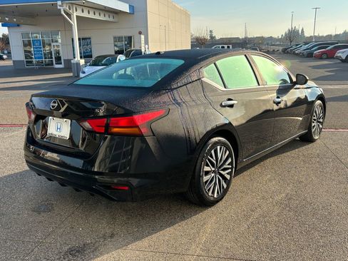 Used 2024 Nissan Altima 2.5 SV image 5
