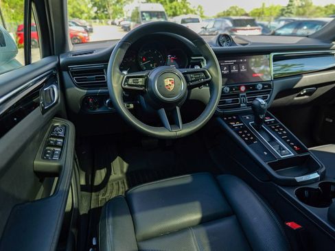 Used 2025 Porsche Macan AWD/4WD image 39