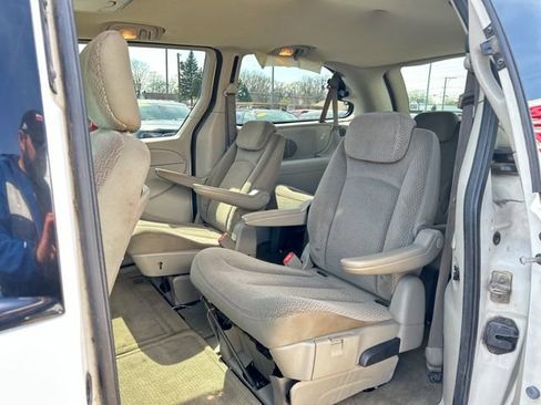 Used 2006 Chrysler Town & Country Touring image 16