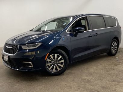 Used 2023 Chrysler Pacifica Touring-L