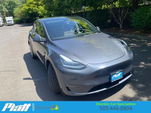 Used 2023 Tesla Model Y Long Range AWD/4WD image 16