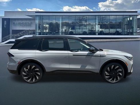 New 2026 Lincoln Nautilus Reserve AWD/4WD image 9