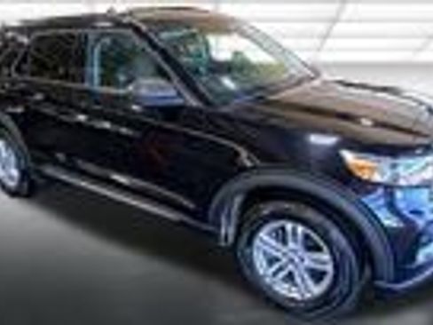 Used 2023 Ford Explorer XLT AWD/4WD image 4