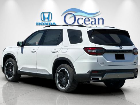 New 2026 Honda Pilot Touring image 3