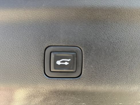 Used 2024 GMC Yukon Denali w/ Advanced Technology Package image 40