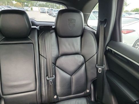 Used 2018 Porsche Cayenne Platinum Edition image 6