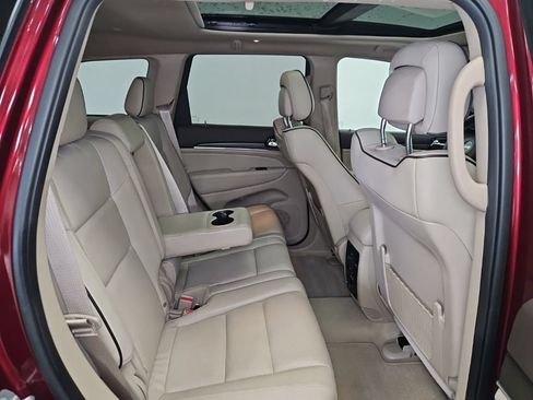 Used 2019 Jeep Grand Cherokee Overland AWD/4WD image 26