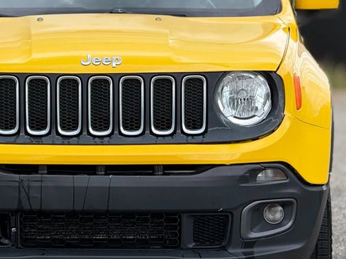Used 2017 Jeep Renegade Latitude w/ Safety & Security Group AWD/4WD image 12