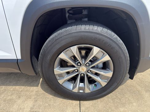 Used 2025 Chevrolet Equinox LT FWD image 11