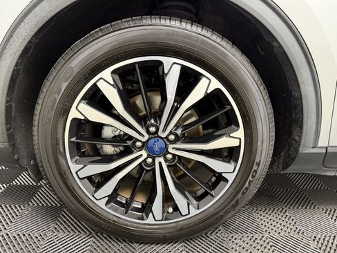 Used 2021 Ford Escape SE w/ SE Sport Appearance Package image 24