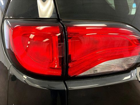 Used 2022 Chrysler Voyager LX image 29