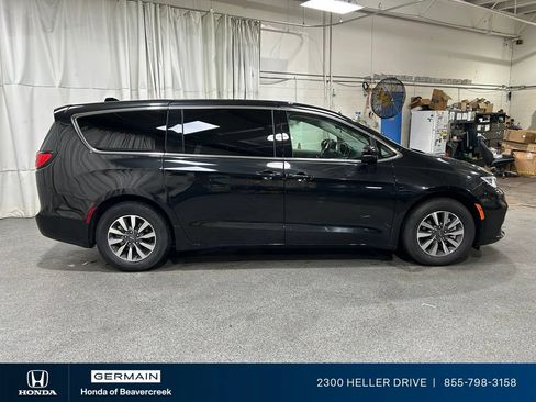 Used 2024 Chrysler Pacifica Limited FWD image 9