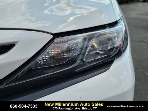 Used 2024 Toyota Camry SE image 10