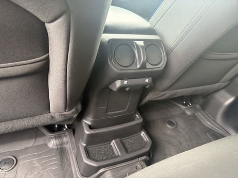 Used 2023 Jeep Wrangler Unlimited w/ Convenience Group AWD/4WD image 14