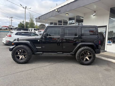 Used 2012 Jeep Wrangler Unlimited Sahara AWD/4WD image 3