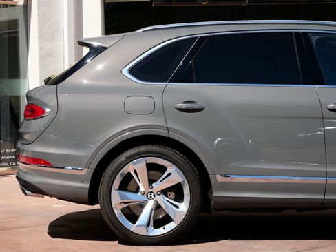 New 2025 Bentley Bentayga image 9