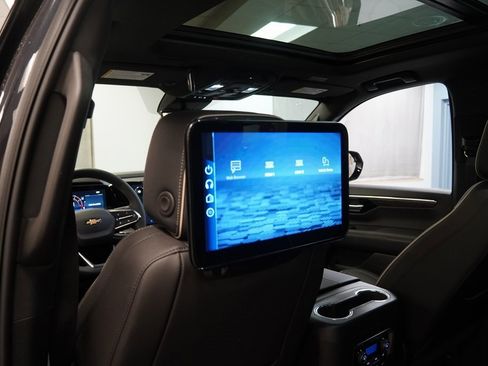 New 2025 Chevrolet Suburban Premier image 10