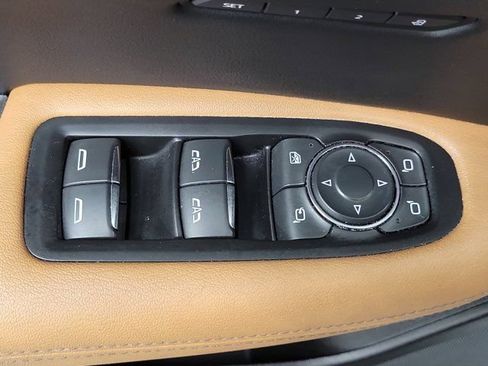 Used 2022 Cadillac XT5 Premium Luxury w/ Technology Package FWD image 19