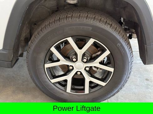 Used 2025 Jeep Grand Cherokee Limited w/ Luxury Tech Group II AWD/4WD image 9
