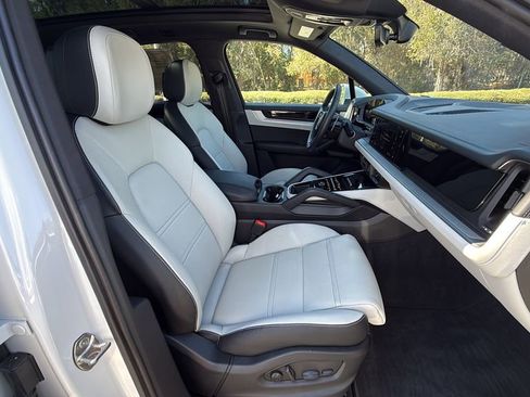 Certified 2026 Porsche Cayenne AWD/4WD image 18