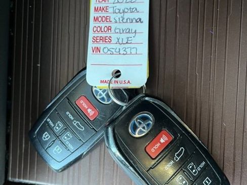 Used 2022 Toyota Sienna XLE image 52
