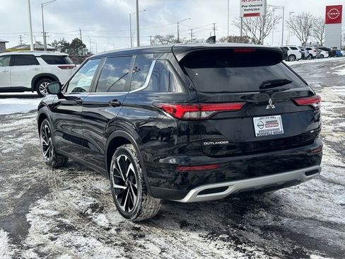 Used 2022 Mitsubishi Outlander SE image 6